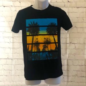 I am selling a black old navy shirt boys size 16